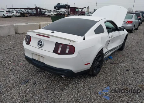2011 Ford Mustang V6 Premium z USA, uszkodzony, nr VIN 1ZVBP8AM9B5115574